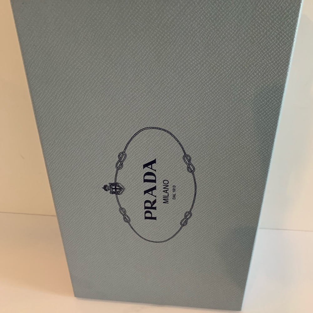 Authentic Prada Button Pump - Size 40.5 - Picture 14 of 15